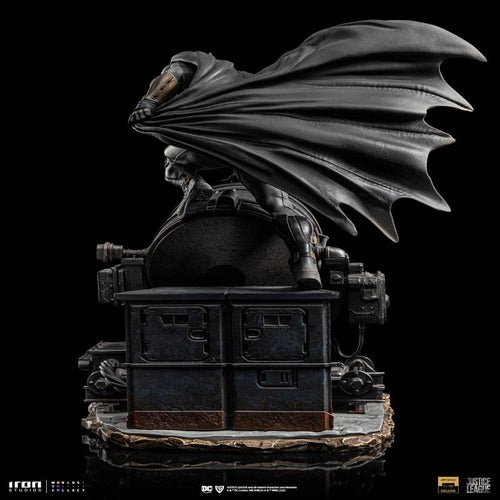 Zack Snyder's Justice League Deluxe Art Scale Statue 1/10 Batman on Batsignal 28 cm