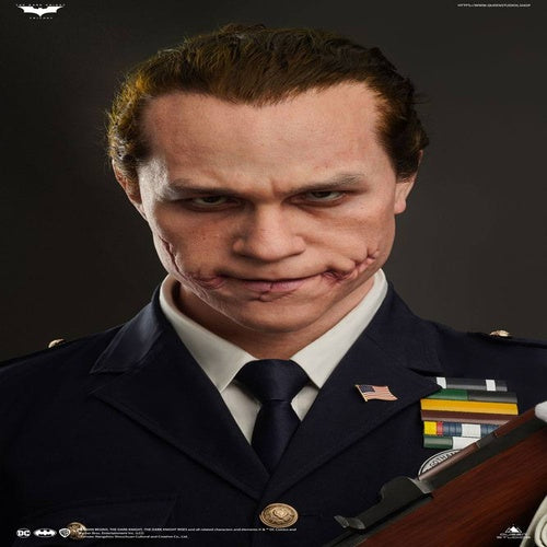 The Dark Knight buste 1/1 The Joker (Police Uniform) 87 cm