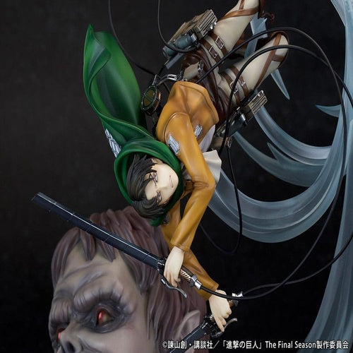 Attack on Titan statuette PVC 1/7 Levi vs Beast Titan Ver. 28 cm