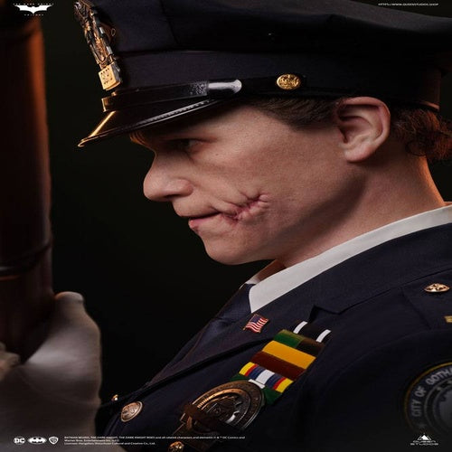 The Dark Knight buste 1/1 The Joker (Police Uniform) 87 cm
