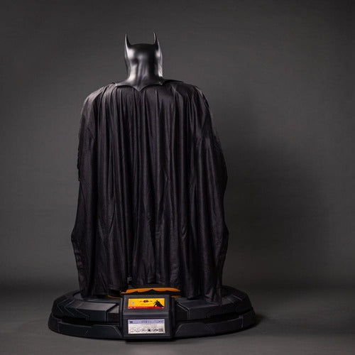 The Flash Life-Size Statue Batman Keaton 2 211 cm