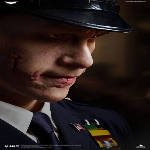 The Dark Knight buste 1/1 The Joker (Police Uniform) 87 cm
