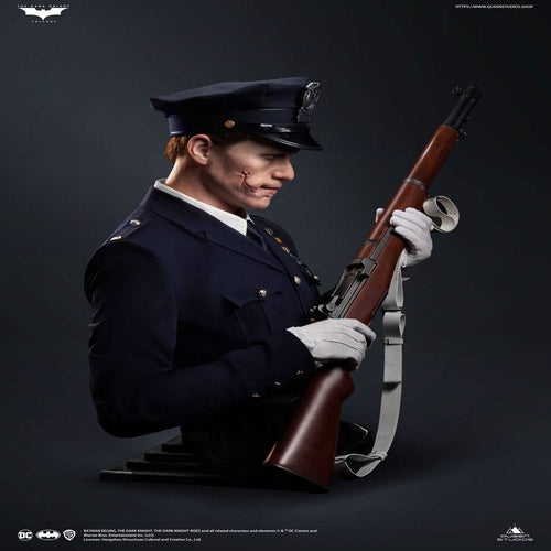 The Dark Knight buste 1/1 The Joker (Police Uniform) 87 cm