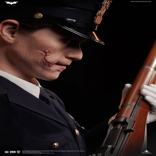 The Dark Knight buste 1/1 The Joker (Police Uniform) 87 cm