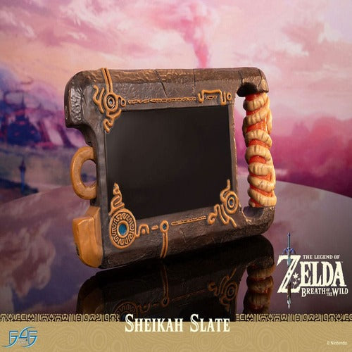 The Legend of Zelda: Breath of the Wild statuette 1/1 Sheikah Slate 24 cm