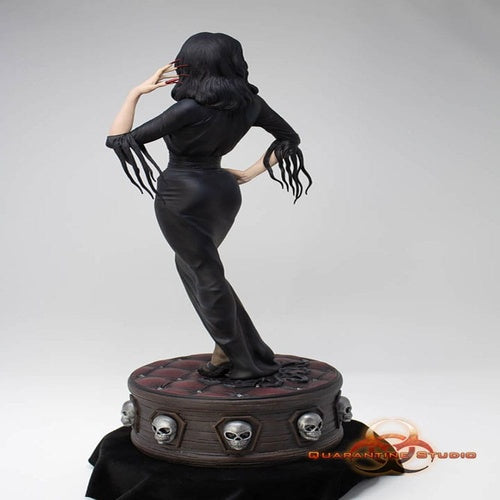 Vampira statuette 1/6 Queen of the Ghouls 43 cm
