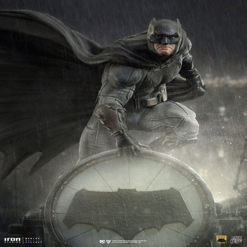 Zack Snyder's Justice League Deluxe Art Scale Statue 1/10 Batman on Batsignal 28 cm