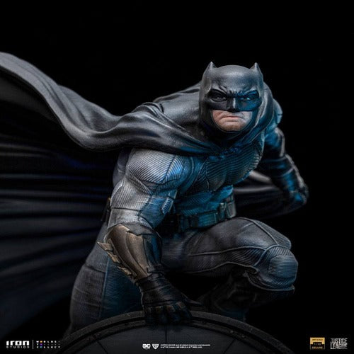 Zack Snyder's Justice League Deluxe Art Scale Statue 1/10 Batman on Batsignal 28 cm