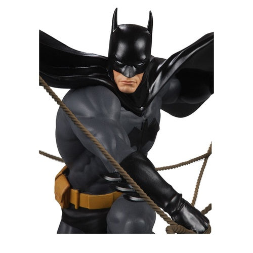 DC Direct  Statue DC Designer Series Batman (by Dan Mora) 40 cm