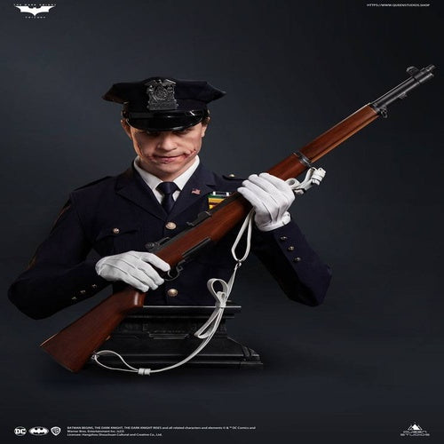 The Dark Knight buste 1/1 The Joker (Police Uniform) 87 cm