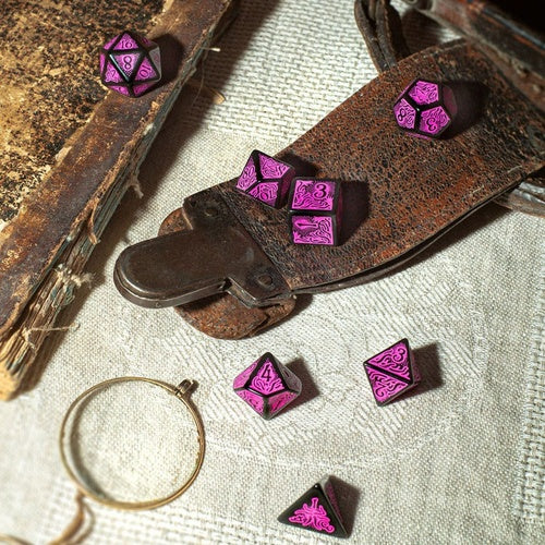 Call of Cthulhu 7ème édition pack dés Black & Magenta (7)
