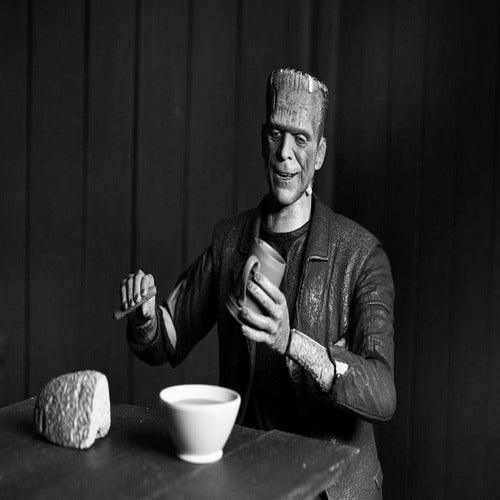 Universal Monsters figurine Ultimate Frankenstein's Monster (Bride of Frankenstein) (B&W) 18 cm