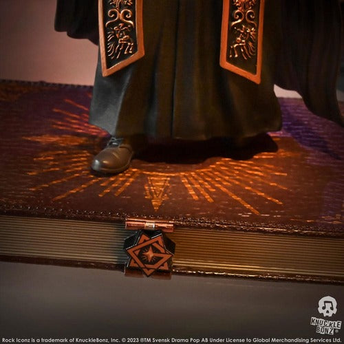 Ghost statuette Rock Iconz 1/9 Papa Emeritus IV (Black Robes) 22 cm