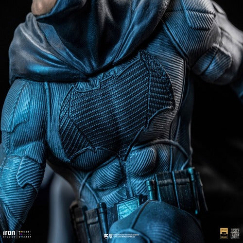 Zack Snyder's Justice League Deluxe Art Scale Statue 1/10 Batman on Batsignal 28 cm