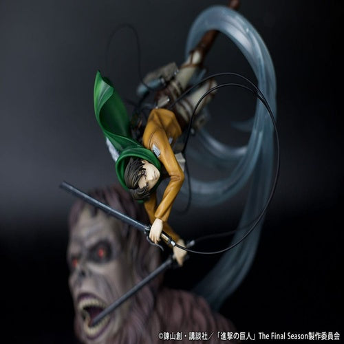 Attack on Titan statuette PVC 1/7 Levi vs Beast Titan Ver. 28 cm