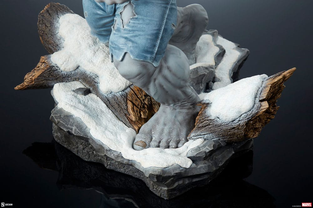 Marvel statuette Grey Hulk vs Wolverine 58 cm